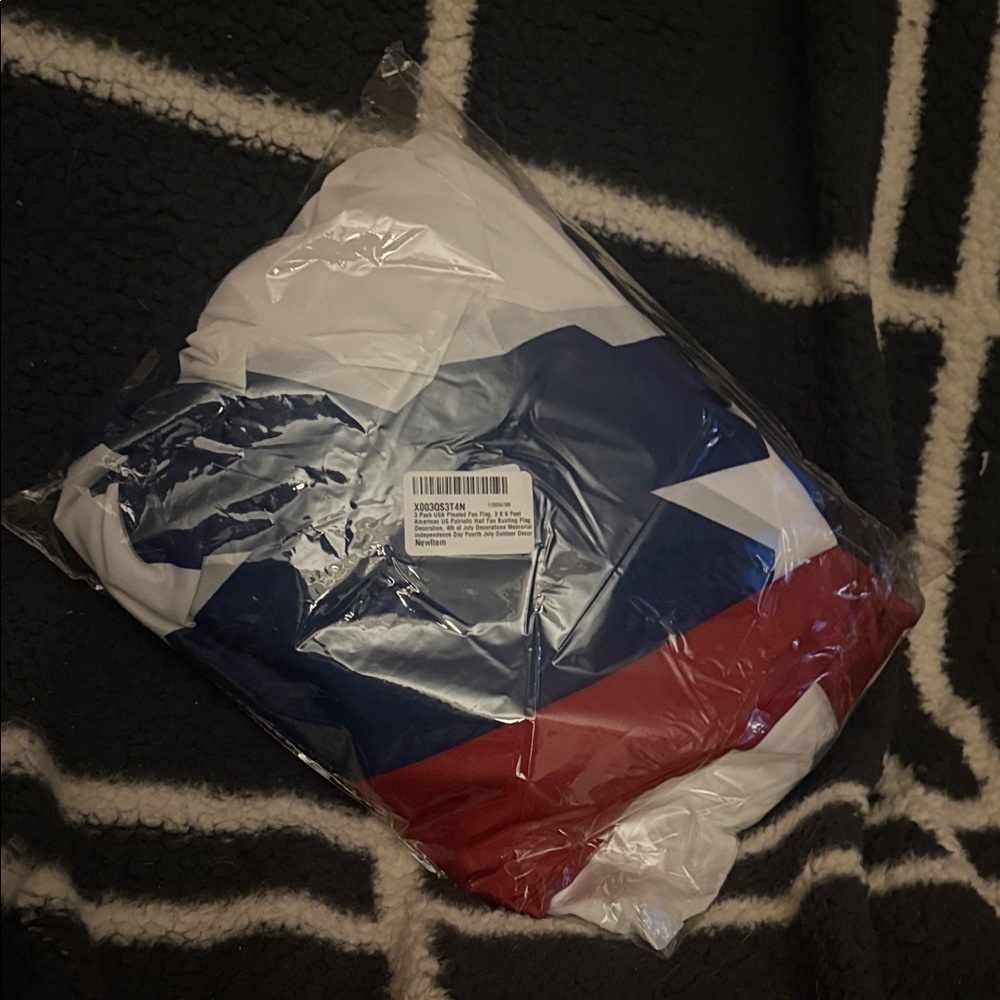 Set of 3 USA pleated flag 3x6 feet - Picture 2 of 2